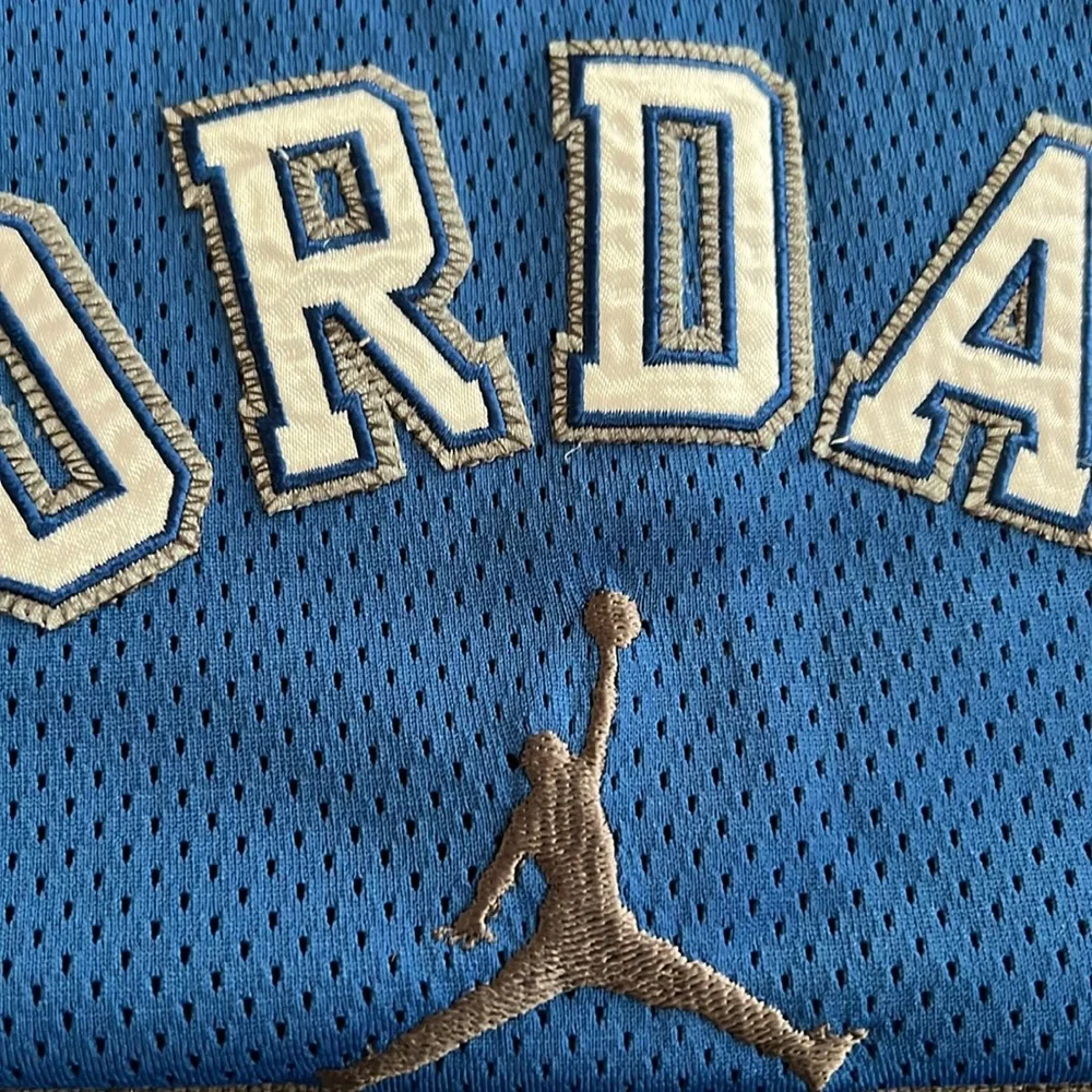 NWT Boys Jordan Retro 20th Anniversary Basketball Set Sz XL Top L Shorts (16/18)